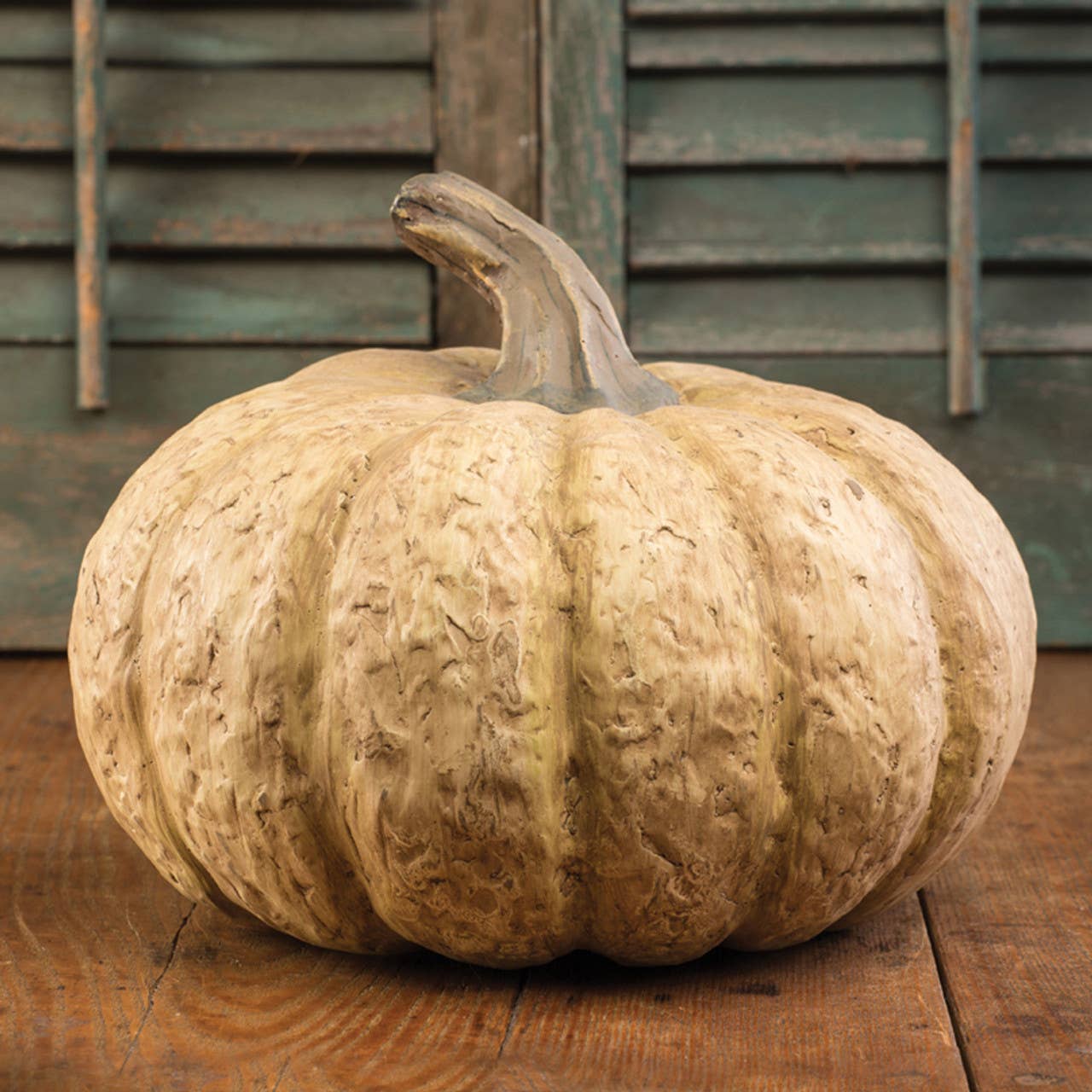 9" WHITE SHORT PUMPKIN