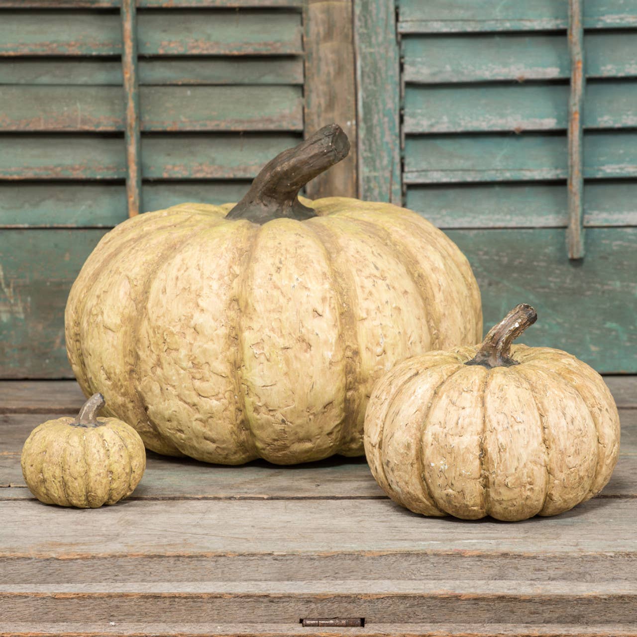 9" WHITE SHORT PUMPKIN