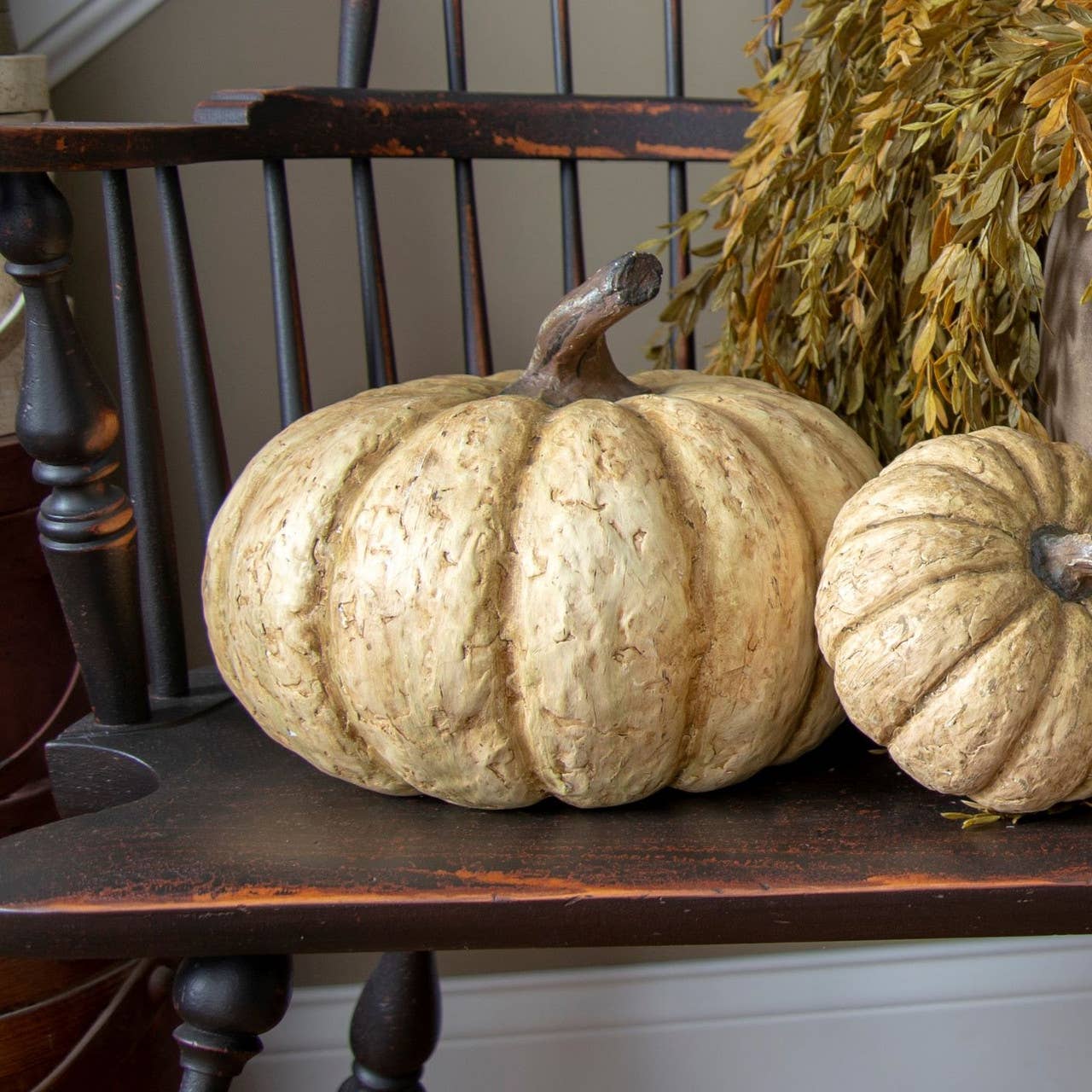 9" WHITE SHORT PUMPKIN